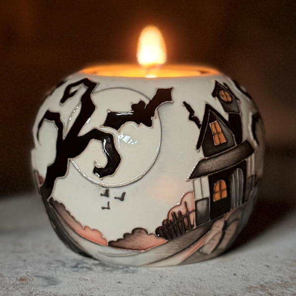 Haunted Hallow - Tea Light